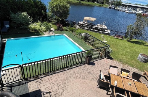 Beaverton Cottage | Gorgeous Spa Waterfront Cottage with Swimming Pool, Sauna, HotTub, Massage Chair