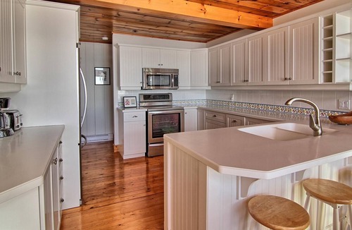 Bracebridge Cottage | Gorgeous sunsets on Lake Muskoka shoreline, 5 minutes from Bracebridge