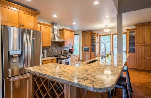 West Kelowna Estates House | Gorgeous West Coast Home/Hot Tub/Lake view