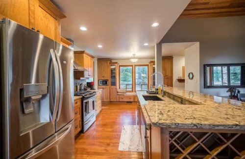 West Kelowna Estates House | Gorgeous West Coast Home/Hot Tub/Lake view
