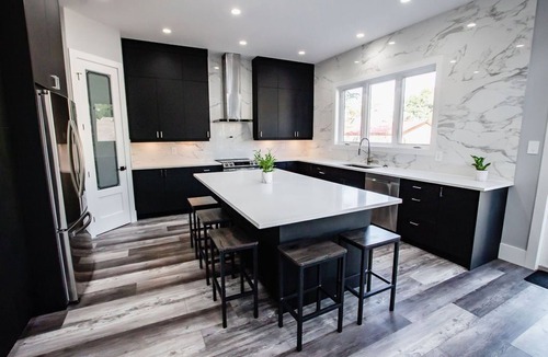 Grand Bend House | Grand Bend Modern Living Upper Unit with Separate Entrance 4 Bedrooms
