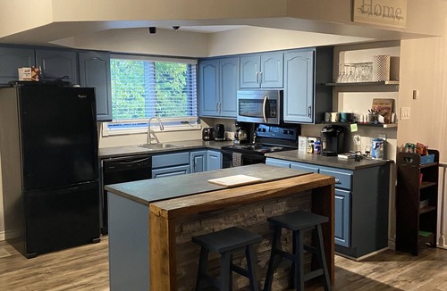 Grand Bend Cottage | Grand Bend Riverfront 4 Season 4 BR cottage close to beaches & conservation area