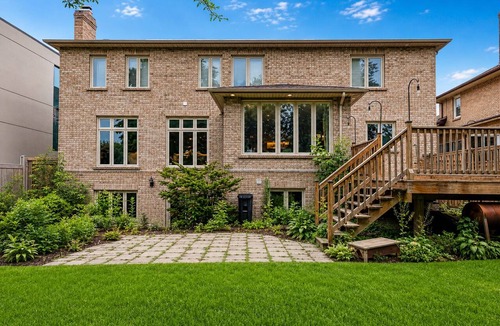 Newtonbrook House | GRAND CLASSIC ESTATE IN AN ELITE NEIGHBOURHOOD