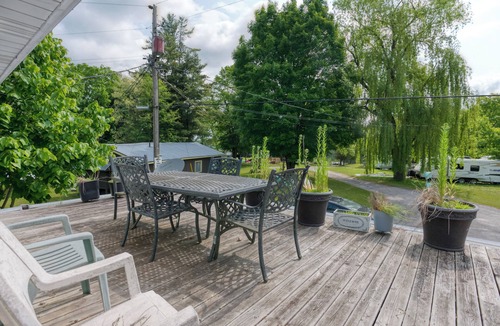 Frontenac House | Grand House on Sydenham Lake - a fishing Paradise