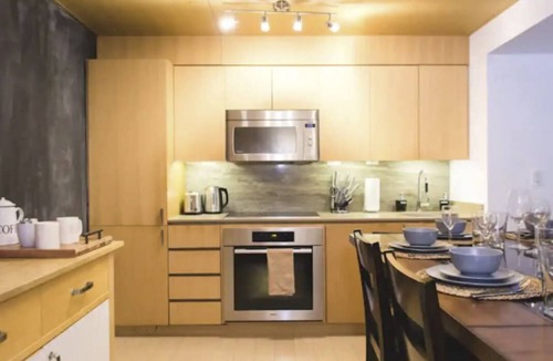 Bathurst Quay Condo | Grand Suite