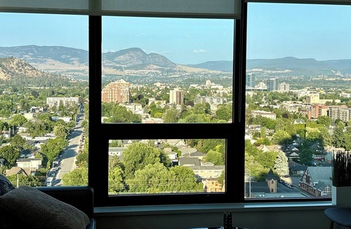 Downtown Kelowna Condo | Great downtown location with an amazing view!