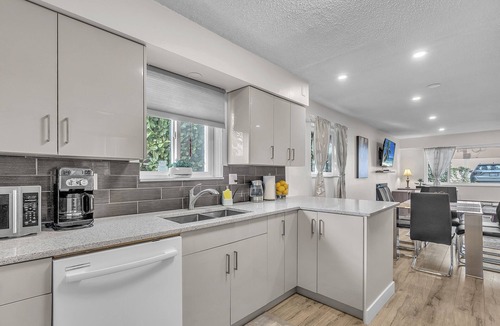 Pemberton Heights House | Great Location in North Vancouver only few minutes to Downtown Vancouver