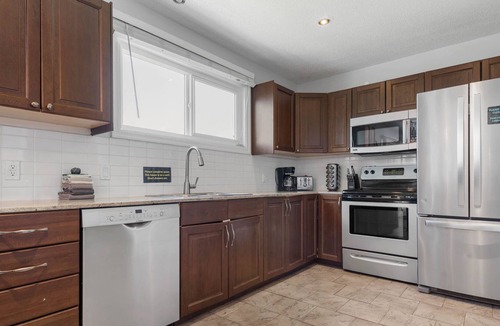 Lindell Beach House | Green Acres - Hot Tub/Arcade/Theatre/Golf Green/Life Size Chess & More