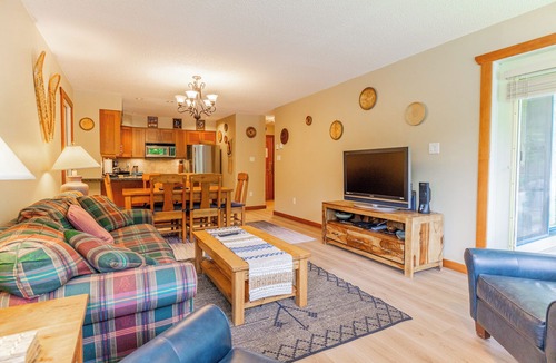 Upper Village Condo | Greystone #306 Tastefully Decorated, Ski in Ski out, sleeps 4, Free Wifi