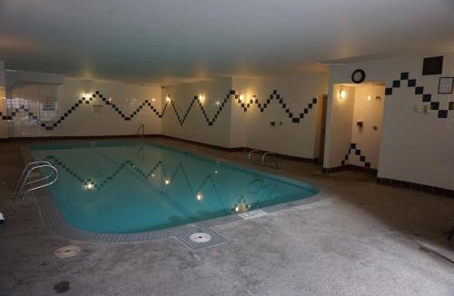 Fernie Apartment | Griz Inn by Fernie Central Reservations - Right on The Slopes