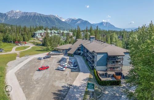 Fernie Apartment | Griz Inn by StayIn