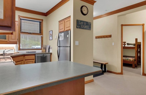 Silver Star Mountain Condo | Ground Level 2 bed/2 bath condo with laundry, BBQ, pet-friendly, large deck