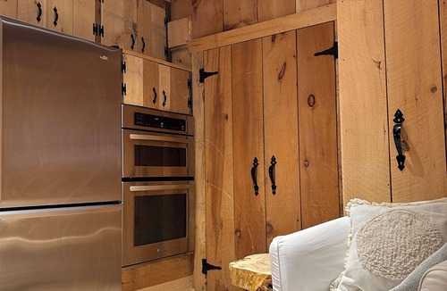 Nottawa Cottage | Guest house close to Blue Mountain, Wasaga Beach and Collingwood!