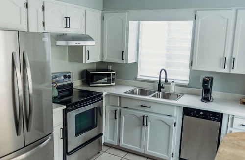 Upper Ten Oaks House | Guest Suite nestled in nature close to hiking trails and Ledgeview golf course