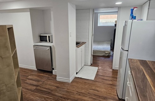 The Queensway House | Guesthouse in Prime location in Toronto only 5 minutes from subway Station