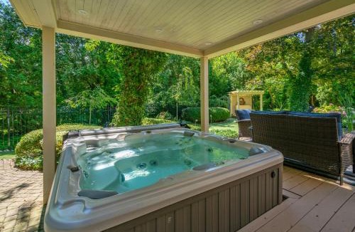 Old Town Historic District House | Guestroom 1842 - Hot Tub Historic Home Steps to Everything NOTL