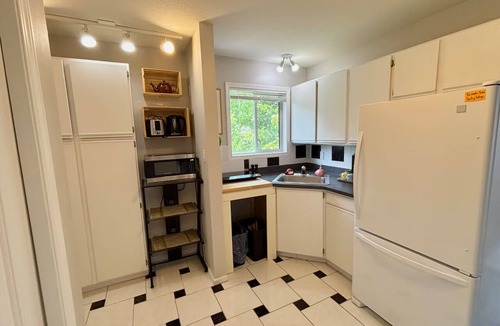 Central Okanagan House | Hall's Haven: Simple Cozy Escape. Pets Welcome! Hiking & Wine Trail Nearby