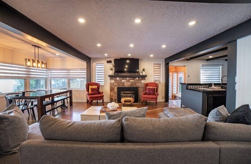 Algonquin Highlands House | Halls Lake Resort Luxury Cottage