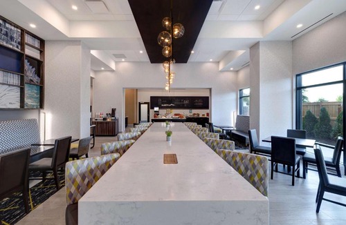 Burlington Hotel | Hampton Inn & Suites Burlington, Ontario, Canada