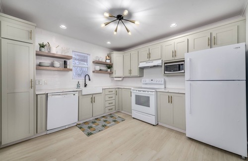The Battery House | Harbourfront Downtown home with Hot Tub!