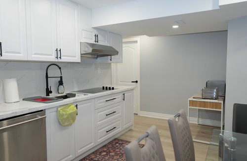 Richmond Hill House | Harmony House: 7-BR Multi family & Group Oasis with Dual Living