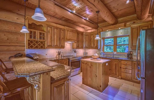 Fiddler Lake Resort Ski Chalet | Heated Pool & Sauna Log Home with Lake Access