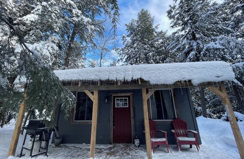 Addington Highlands Cabin | Henrys cabin on the river