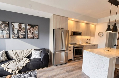 Downtown Toronto Apartment | High-End 1BR Apt with Stunning Views and Pool Access