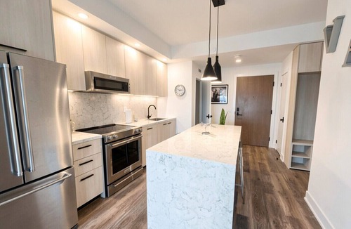 Downtown Toronto Apartment | High-End 1BR Apt with Stunning Views and Pool Access