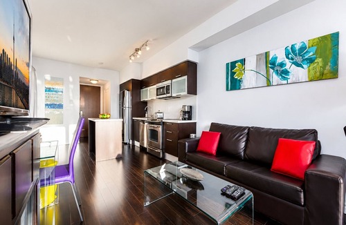 Bay Street Corridor Condo | High-Floor 2BR Suite Balcony & Skyline Views | Walk to SickKids, UHN, TMU, Eaton