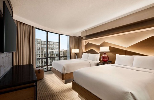 Richmond City Centre Hotel | Hilton Vancouver Airport