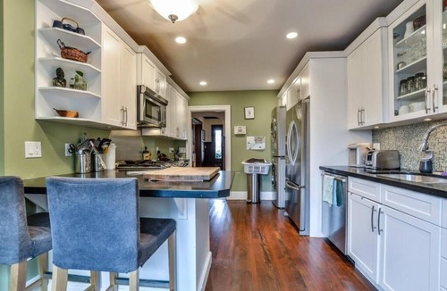 Grandview-Woodland House | Historic Character Home 8 minutes from City Centre