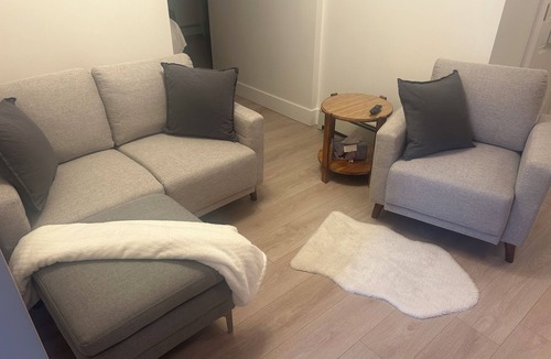 Grandview-Woodland House | Historical Lux 2BD suite | stocked kitchenette | free parking | welcome gift
