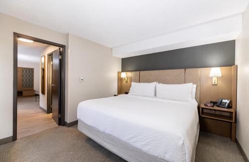 White Oaks Hotel | Holiday Inn Hotel & Suites London by IHG