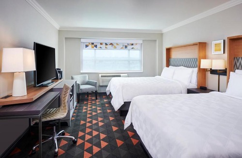 Oakville Hotel | Holiday Inn & Suites Oakville at Bronte by IHG