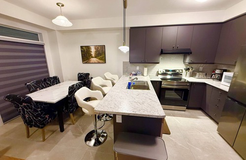 Thorold House | Home away from home- Minutes from Niagara Falls and theme park.