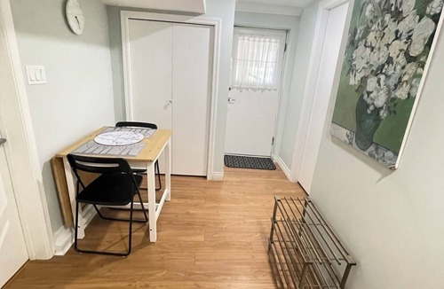 Arbutus Ridge House | Homey room located at Arbutus, Vancouver West. Quiet and comfortable .