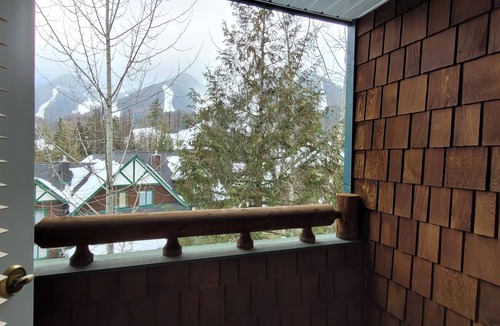 Fernie House | Hot tub | Open-Plan | Newly Renovated | Air-Conditioning
