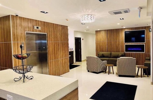 Northeast Mississauga Apartment | Hotel Chandni Victoria