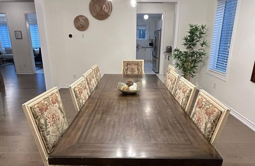 Wasaga Beach House | House in Wasaga only 18 min away from Blue Mountain! 5 min away from the beach!