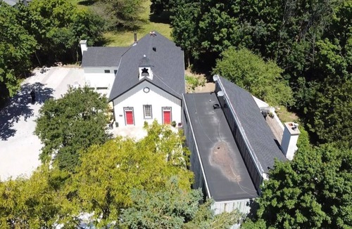 Vaughan House | House of Classic Kleinburg location Airnb 3 bedroom, 1 washroom