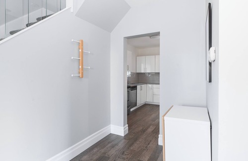 Sarnia House | House on Bright/Spacious Home for Families/Sleeps 8