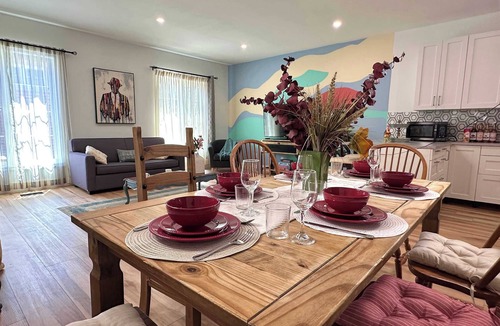 Port Colborne House | HUGE 2 King Beds Family Home 3BR 3BA Sleeps 12