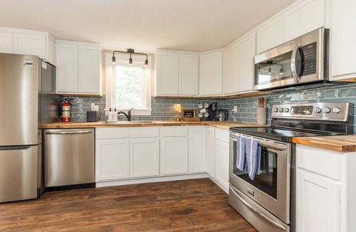 Clare House | Hunkerdown Hideaway | Pet-Friendly | 4 Bedrooms | Near Clare’s Beaches