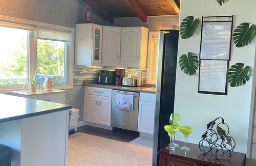 Ashfield-Colborne-Wawanosh Cottage | Huron Lakefront Cottage Charming 8 bedrms 4bths 18+guests 8car/Hotub/pets .