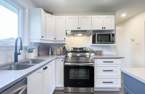 Bayfield House | Huron Time - King bed!