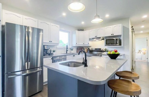 Bayfield House | Huron Time - King bed!