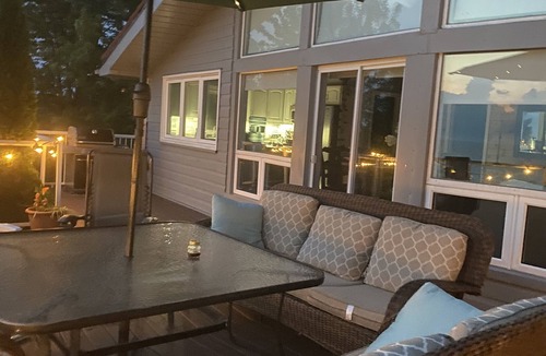 Ashfield-Colborne-Wawanosh Cottage | Huron Waterfront Cottage/16+ Guests/Hottub/Outdoor Shower/2 pets/private Beach.