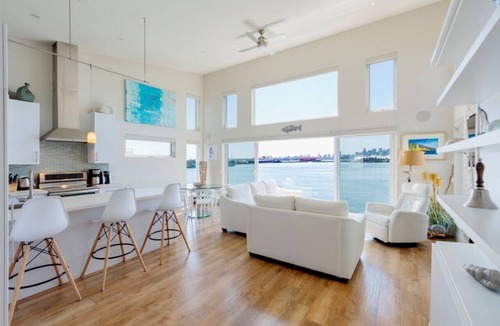 Lower Lonsdale Boat Rental | Immerse Yourself in a Classy & Cozy Floating Home with a View! Pets welcome.