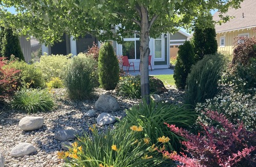 Osoyoos Cottage | *Impeccable 3 bedrm cottage in sought-after "The Cottages" Osoyoos Lake & beach